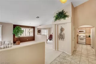 Photo #5: 2209237 Listing