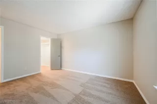 Photo #5: 2209277 Listing