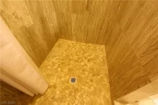 Photo #2: 2209402 Listing