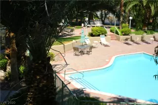 Photo #5: 2209402 Listing