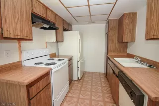 Photo #2: 2209439 Listing