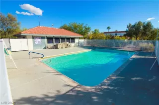 Photo #6: 2209439 Listing