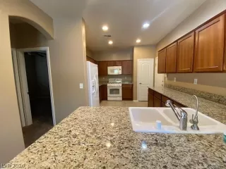 Photo #4: 2209519 Listing 