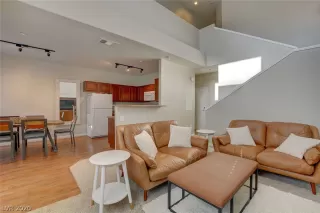 Photo #4: 2209532 Listing 