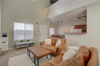 Photo #5: 2209532 Listing 