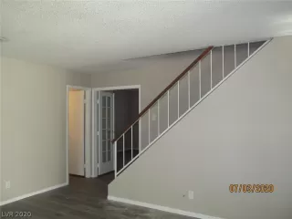 Photo #5: 2209556 Listing 