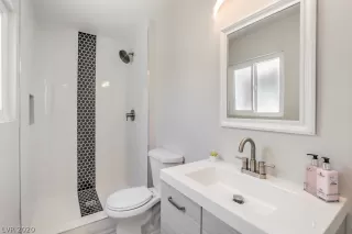 Photo #3: 2209563 Listing 