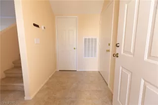 Photo #4: 2209564 Listing