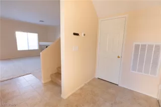 Photo #5: 2209564 Listing