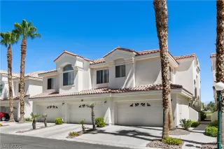 Photo #1: 2209593 Listing