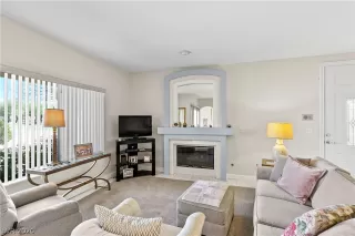 Photo #3: 2209593 Listing