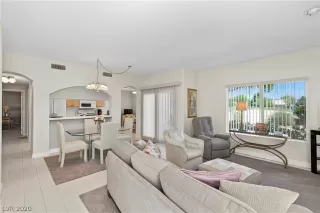 Photo #4: 2209593 Listing