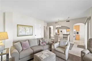 Photo #5: 2209593 Listing