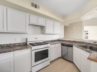 Photo #5: 2209597 Listing 