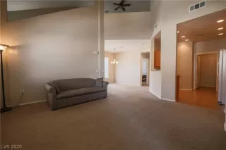 Photo #5: 2209611 Listing