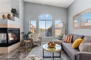 Photo #1: 2209664 Listing