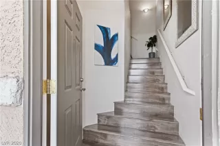 Photo #4: 2209664 Listing