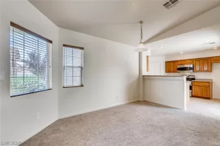 Photo #6: 2209718 Listing