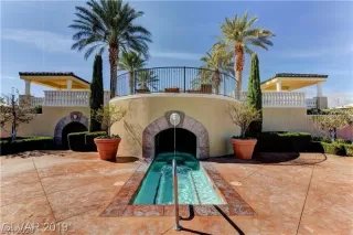 Photo #2: 2209728 Listing