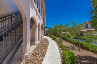 Photo #5: 2209728 Listing