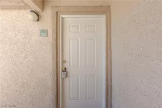 Photo #6: 2209733 Listing