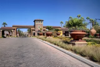 Photo #2: 2209747 Listing