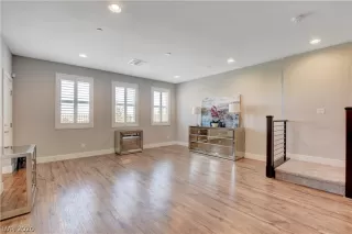 Photo #6: 2209747 Listing