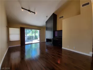 Photo #2: 2209748 Listing