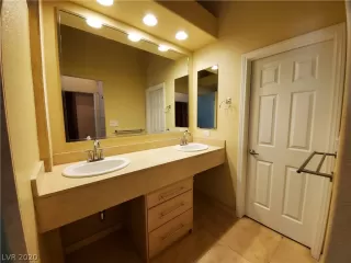 Photo #5: 2209748 Listing