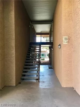 Photo #5: 2209791 Listing