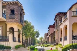 Photo #3: 2209805 Listing