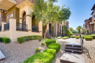 Photo #5: 2209805 Listing