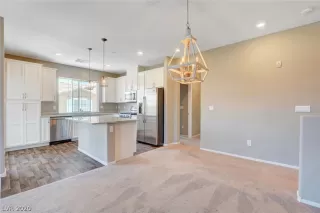 Photo #5: 2209821 Listing