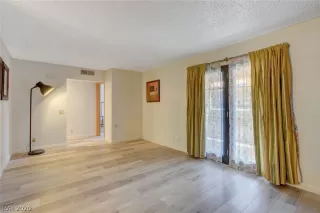 Photo #3: 2209832 Listing