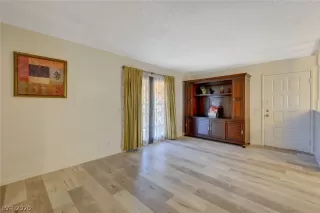 Photo #4: 2209832 Listing