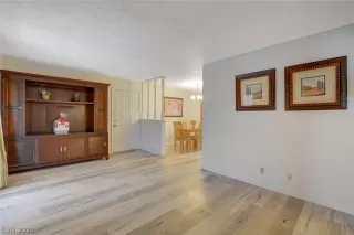 Photo #5: 2209832 Listing