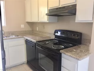 Photo #5: 2209873 Listing