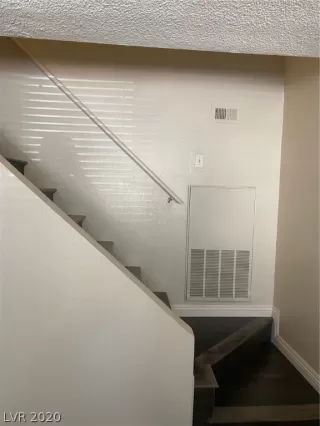 Photo #3: 2209931 Listing