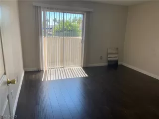 Photo #5: 2209931 Listing