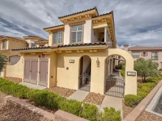 Photo #1: 2209977 Listing 