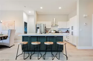 Photo #4: 2210008 Listing 