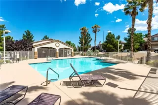 Photo #6: 2210013 Listing