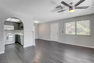 Photo #6: 2210029 Listing