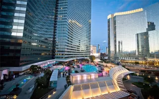 Photo #2: 2210043 Listing