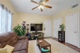 Photo #3: 2210046 Listing