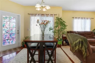 Photo #5: 2210046 Listing