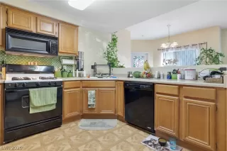 Photo #6: 2210046 Listing