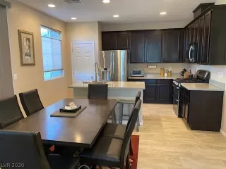 Photo #3: 2210163 Listing