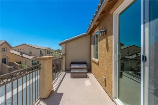 Photo #5: 2210163 Listing