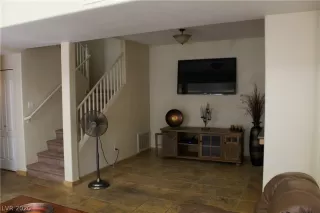 Photo #2: 2210183 Listing